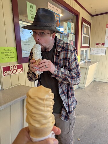 PXL_20250827_224504308